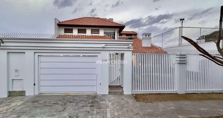 Casa super conservada, na zona 05, a poucos passos da marco’s padaria gourmet.