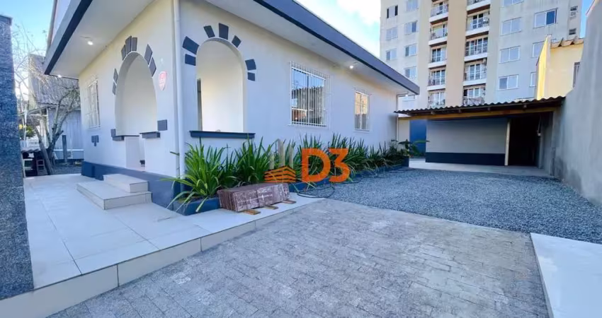 Casa com 5 quartos para alugar no Garcia, Blumenau 