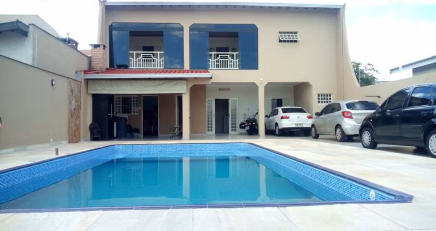 Lindo Sobrado com piscina no Parigot de Souza