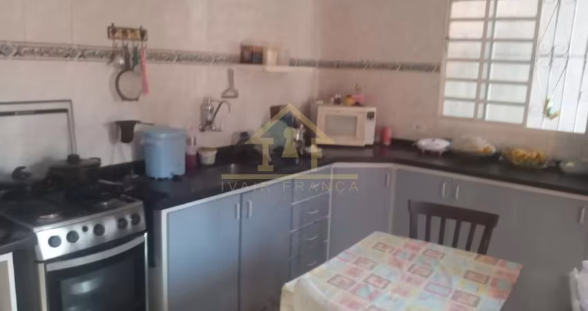 Casa para Venda em Taubaté, Vila São José, 3 dormitórios, 1 suíte, 2 banheiros, 2 vagas
