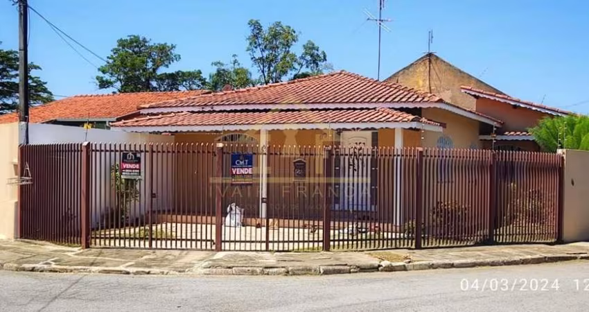 Casa para Venda em Taubaté, Vila Santa Isabel, 4 dormitórios, 1 suíte, 1 banheiro, 8 vagas