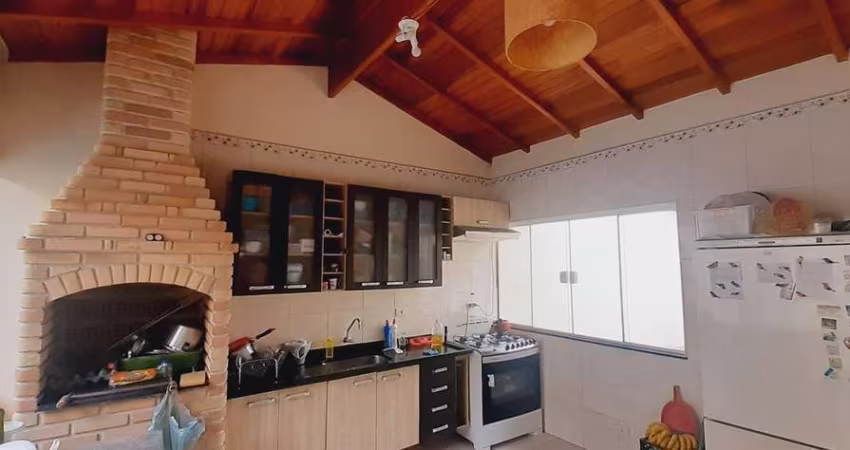 Casa para Venda em Taubaté, Jardim Santa Clara, 2 dormitórios, 1 suíte, 1 banheiro, 2 vagas