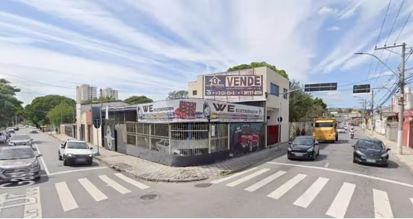 Sobrado para Venda em Taubaté, Centro, 4 dormitórios, 4 suítes, 5 banheiros, 1 vaga