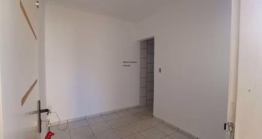 Casa para locação no Centro de Taubaté-SP: 1 quarto, 1 sala, 1 banheiro - 30,00 m² de área!