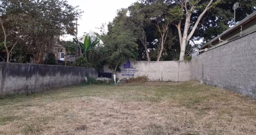 Terreno inteiro para venda em bairro do Areão.