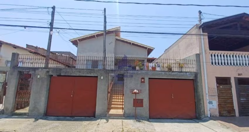 CASA TRÊS DORMITÓRIOS SENDO UMA SUÍTE