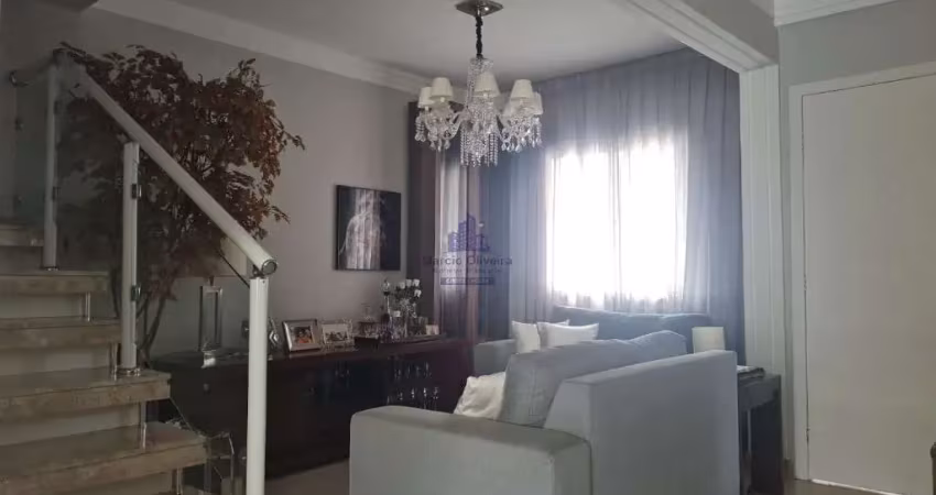 Sobrado em Condomínio de Luxo em Taubaté-SP: 3 quartos, 1 suíte, 2 salas, 3 banheiros, 2 vagas, 180m² de área. Venha conferir!