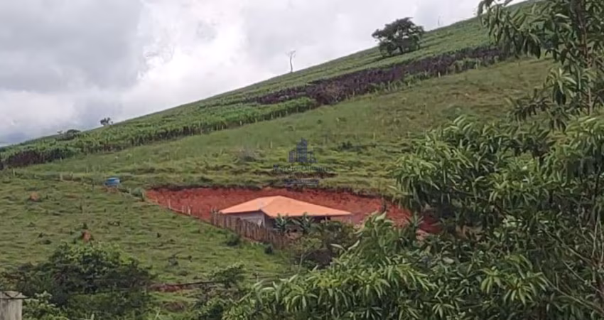 Chácara à venda em Taubaté-SP: 2 quartos, 2 suítes, 1 sala, 3 banheiros, 4 vagas de garagem, 26.115m² de área na Zona Rural.