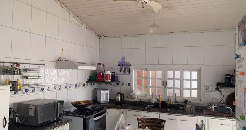 Imperdível oportunidade: Casa para Venda ou Locação na Vila São José em Taubaté-SP - 2 quartos, 1 suíte, 2 salas, 3 banheiros, 2 vagas de garagem, 200m²!