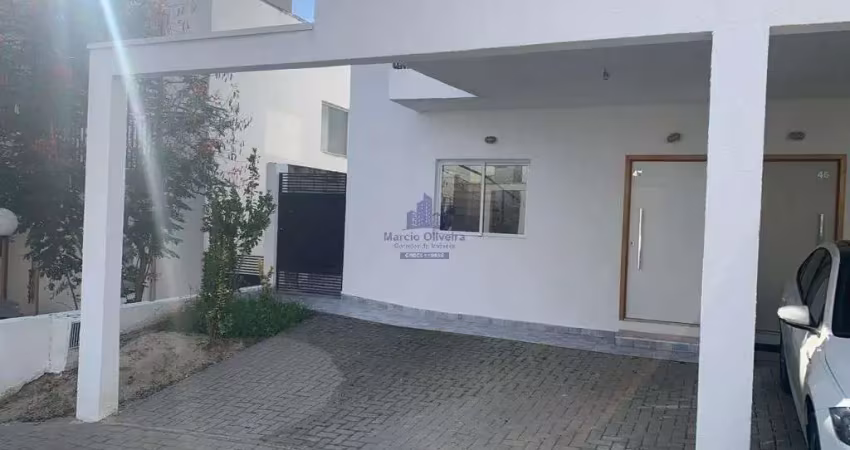 Casa em condomínio - Venda ou Locação - 3 dormitórios