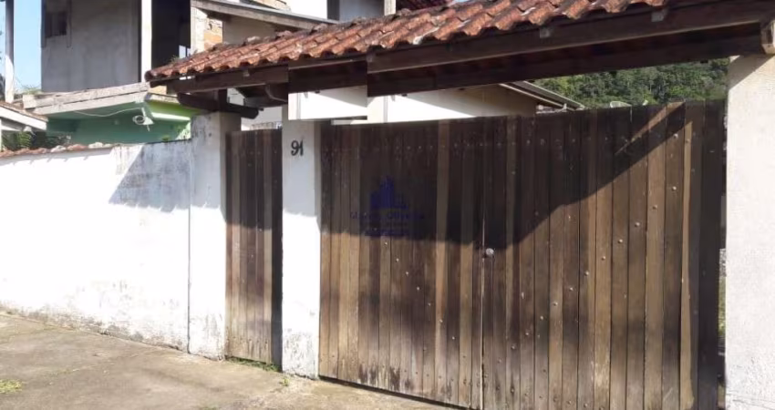 Imperdível oportunidade! Casa à venda em Ubatuba-SP, bairro Ipiranguinha: 2 quartos, 1 sala, 1 banheiro, 2 vagas de garagem, 93m²!