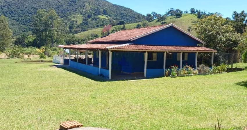 Chácara a venda com 4700m² em Lagoinha com lago, piscina e muito mais.