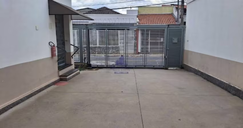 Aluguel de Sala Comercial no Centro de Taubaté-SP: 1 sala, 1 banheiro, 1 vaga de garagem, 50m² de área. Venha conferir!