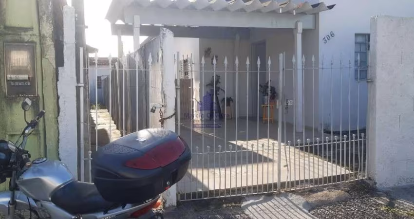 Casa de Fundos para locação na região do Areão.