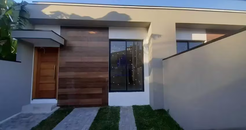 Casa venda com três quartos uma suíte e quintal amplo.