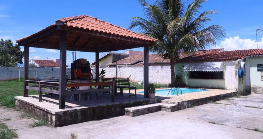 Chácara de Luxo em Taubaté-SP, Bairro Chácara Flórida: 3 quartos, 1 suíte, 1 sala, 2 banheiros, 4 vagas, 100 m². Venda ou Locação!