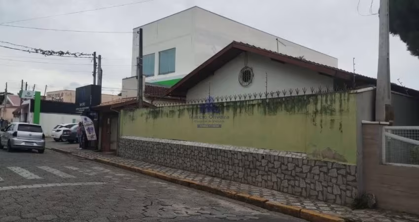 Imóvel deslumbrante no coração de Tremembé-SP: Casa com 4 quartos, 1 suite, 1 sala, 3 banheiros, 8 vagas de garagem, 262,10 m² de área. Venha conferir!