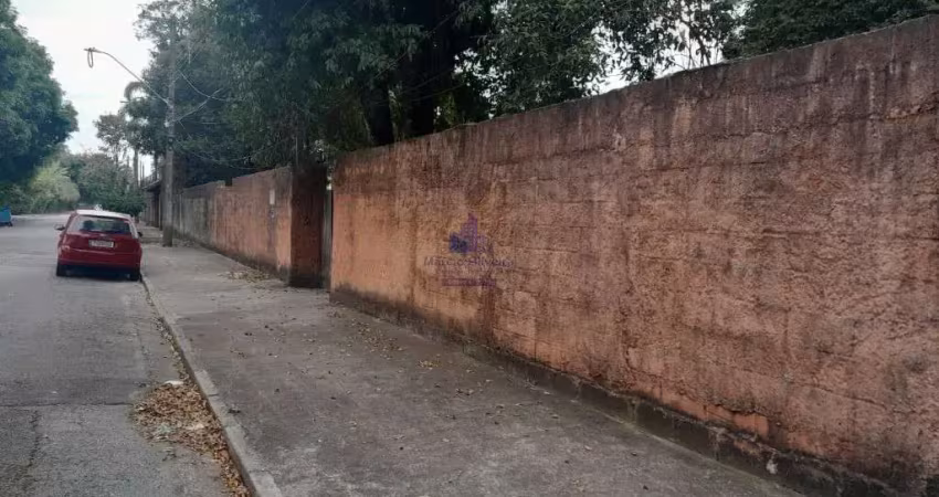 Chácara à venda em Taubaté-SP, Parque São Luís! 2 quartos, sala, banheiro, 5 vagas de garagem!