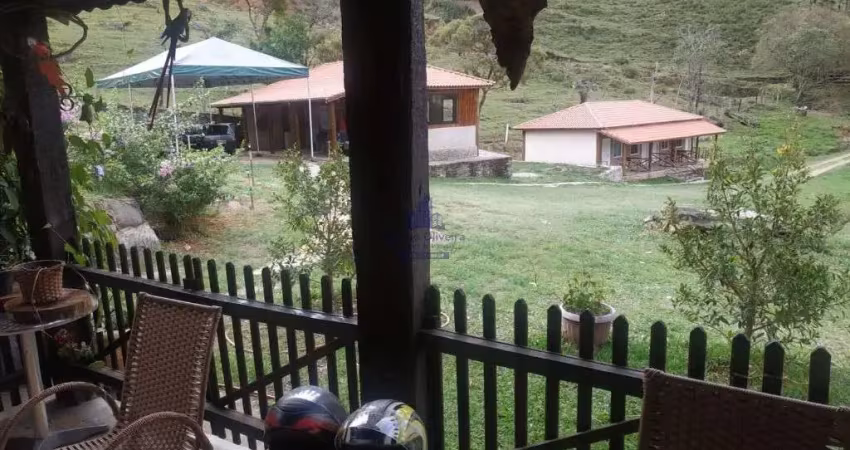 Imóvel residencial e comercial com natureza exuberante