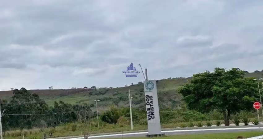 Terreno em condomínio fechado à venda no Vale dos Cristais, Taubaté 
