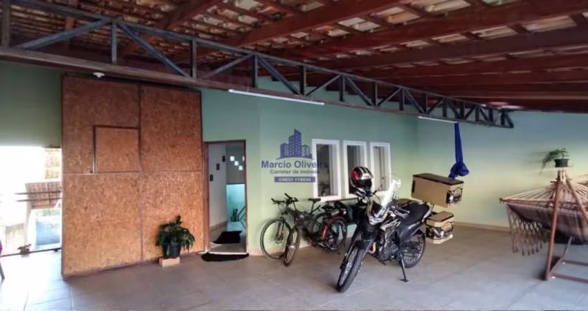 Imperdível: Casa à venda em Taubaté-SP, Jardim Bela Vista! 2 quartos, 2 salas, 1 banheiro, 4 vagas de garagem. Confira!