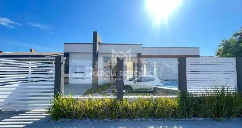 Casa com piscina  03 dormitórios e suíte no centro de imbé!