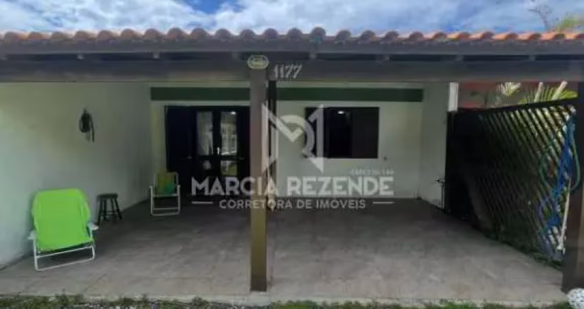 Casa mobiliada 2 dormitórios c/ suíte a 500 metros do mar