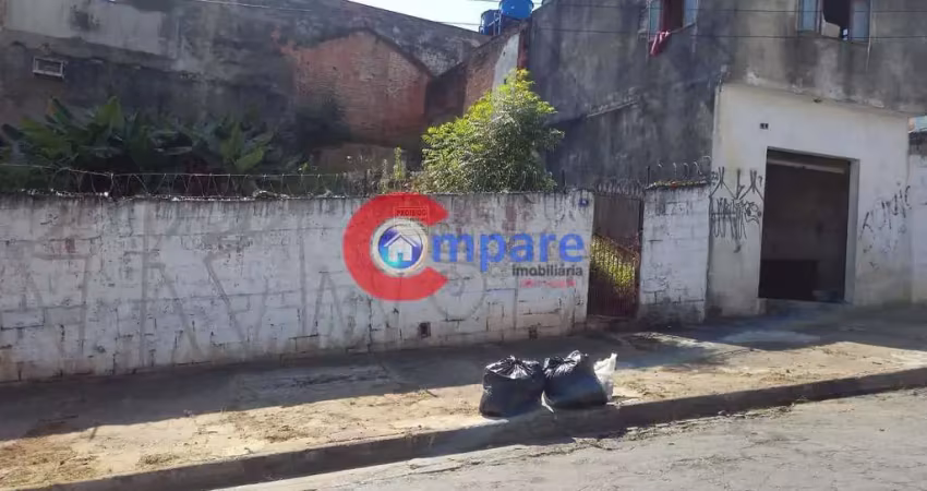 Excelente terreno à venda, de esquina, com 270 metros, local de grande valorização, a 100 metros da