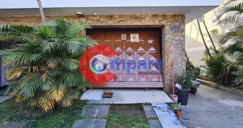 Excepcional sobrado à venda, com arquitetura clássica, com 3 dormitórios (2 suites) e 6 vagas de ga