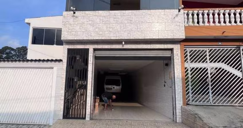 Lindo sobrado à venda, com 4 vagas de garagem e 3 dormitórios, na região daVila Nova Bonsucesso, Gu