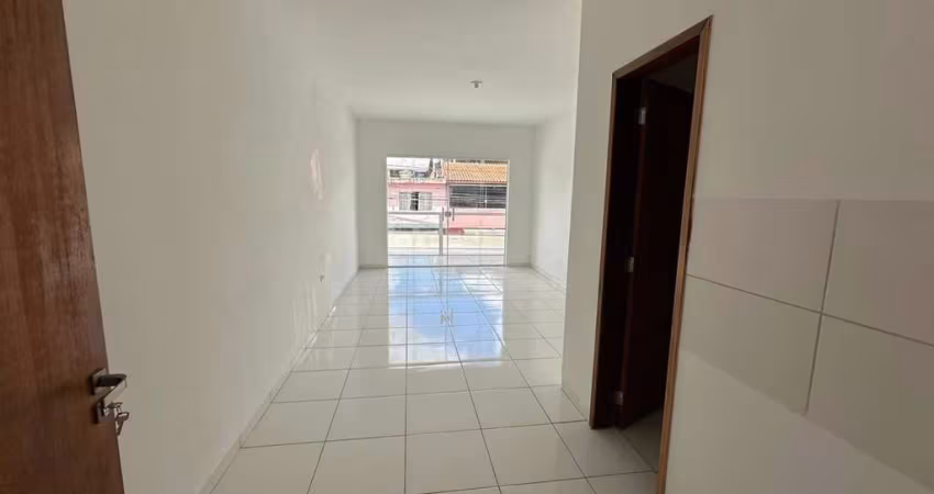 Sua Nova Sala no Presidente Dutra – 24 m² com Varanda, Banheiro Privativo e Estrutura Ideal!