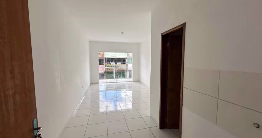 Sala Comercial Reformada com Varanda no Presidente Dutra – Ideal para Profissionais e Empresas!