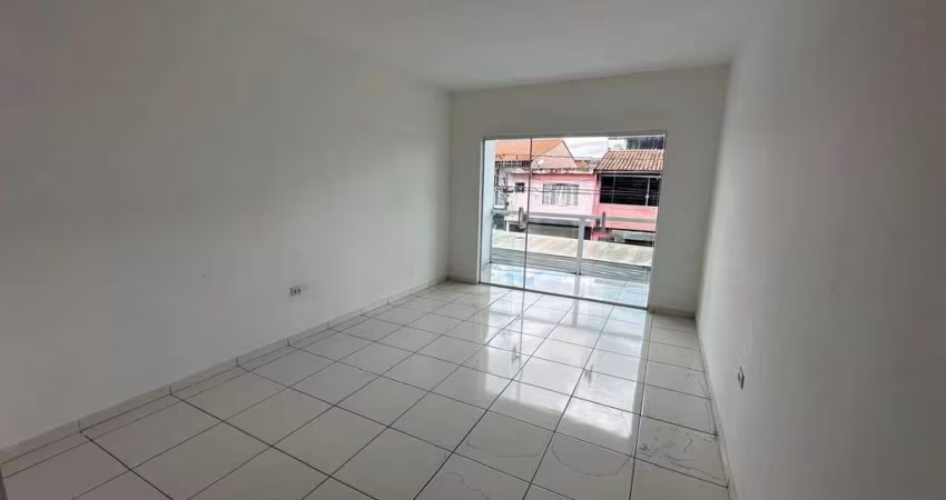 Espaço Comercial com Varanda no Presidente Dutra – 24 m² para Seu Escritório ou Atendimento!