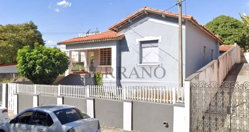 Oportunidade imperdível: Casa para venda ou locação em Vinhedo-SP, no Centro, com 3 quartos, 1 sala, 2 banheiros e 2 vagas de garagem!