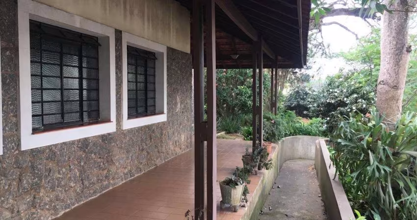 CASA A VENDA NO CENTRO DE VINHEDO