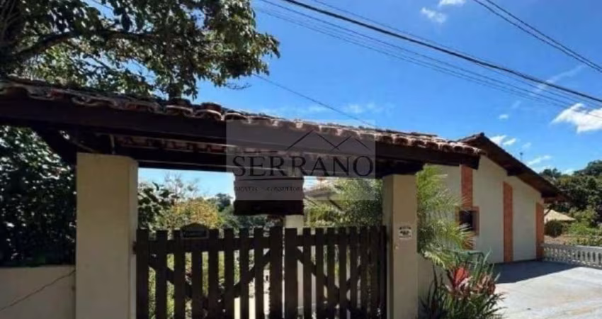 Casa em Condomínio de Luxo à Venda em Vinhedo-SP, Bairro Caixa D'água: 4 Quartos, 1 Suíte, 2 Salas, 4 Banheiros, 3 Vagas de Garagem, 305,55 m².