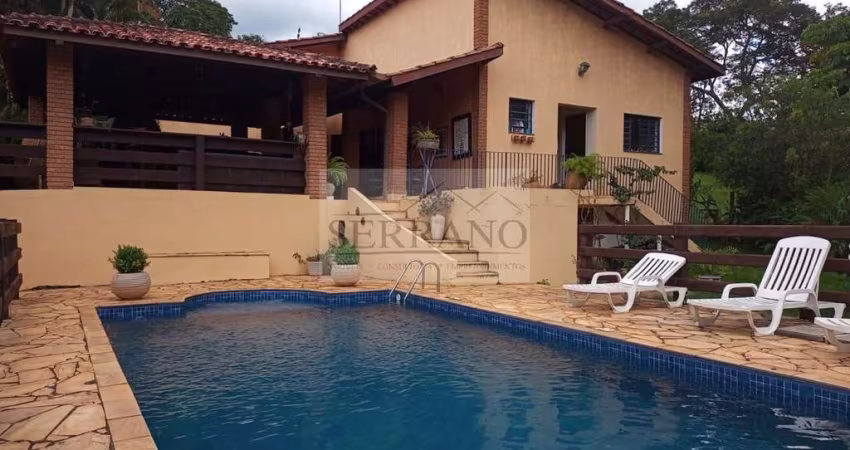 Casa em Condomínio de Luxo em Vinhedo-SP, Bairro Caixa D´água  3 Quartos, 1 Suíte, 2 Salas, 2 Banheiros, 4 Vagas, 174m²