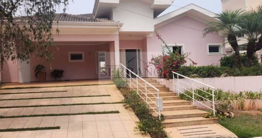 Venda de Casa em Condomínio de Luxo em Vinhedo-SP, 2 Suítes, 2 Salas, 255m², Centro - Imperdível!