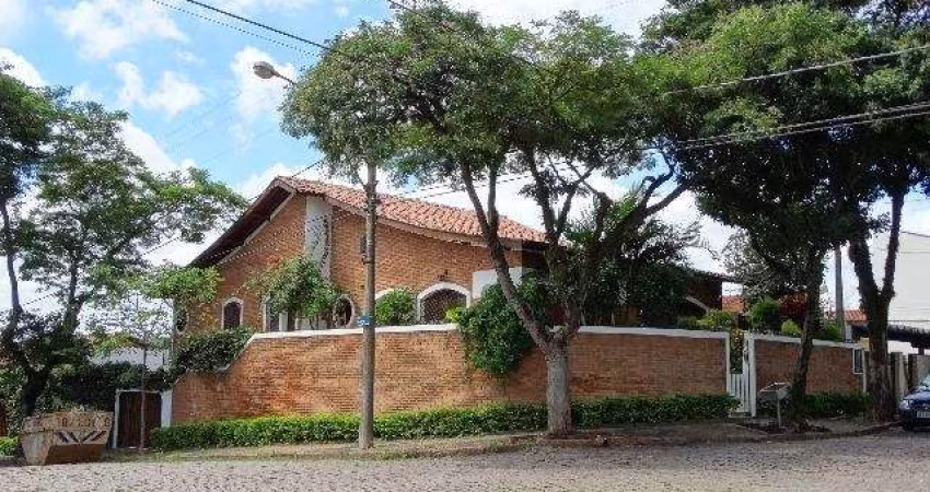 Casa à venda em Valinhos-SP, Jardim Bela Vista: 3 quartos, 3 suítes, 3 salas, 5 banheiros, 4 vagas, 327m² de área.