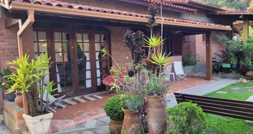 Casa para Venda em Teresópolis, Barra Do Imbuí, 3 dormitórios, 2 suítes, 3 banheiros, 2 vagas
