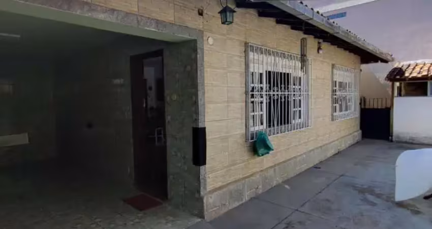 Casa para Venda em Teresópolis, Tijuca, 5 dormitórios, 4 suítes, 2 banheiros, 2 vagas