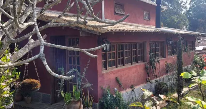 Casa para Venda em Teresópolis, Fazenda Suiça, 4 dormitórios, 1 suíte, 2 banheiros, 4 vagas