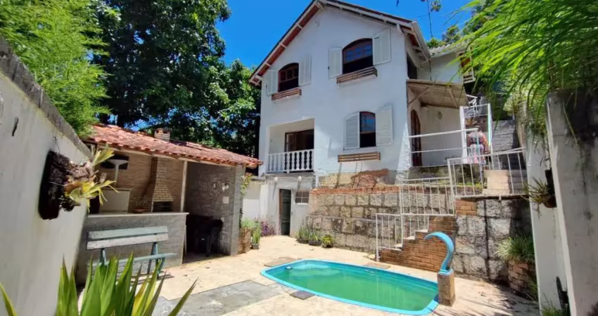 Casa para Venda em Teresópolis, Cascata do Imbuí, 3 dormitórios, 1 suíte, 2 banheiros, 1 vaga
