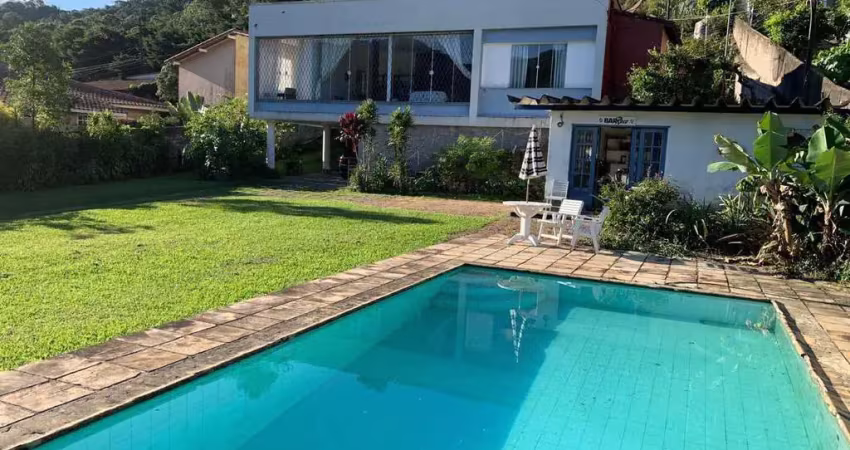 Casa para Venda em Teresópolis, Carlos Guinle, 4 dormitórios, 2 suítes, 2 banheiros, 4 vagas