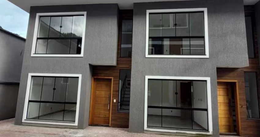 Casa em Condomínio para Venda em Teresópolis, Carlos Guinle, 3 dormitórios, 1 suíte, 2 banheiros, 2 vagas