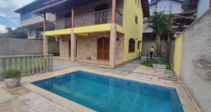Casa para Venda em Teresópolis, Nossa Senhora De Fátima, 3 dormitórios, 3 suítes, 1 banheiro, 3 vagas