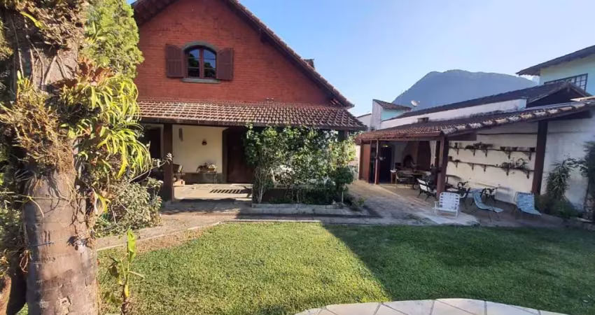 Casa com 6 quartos à venda na Rua Flavio Bortoluzi de Souza, 69, Alto, Teresópolis
