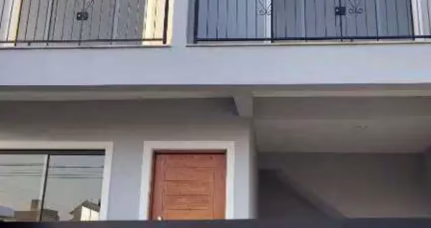 Casa geminada de 2 pisos com 3 dormitórios e suíte – nova