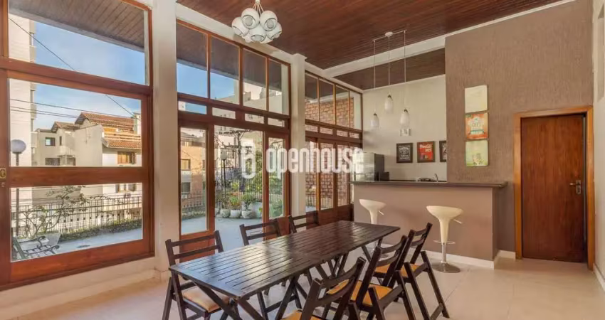 Casa - 239m² com 4 dormitórios - 1 suíte - 3 vagas de garagem no bairro bela vis