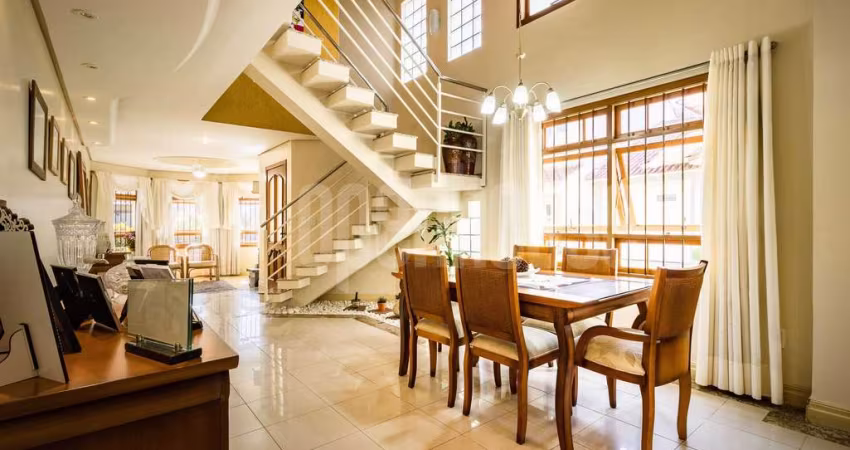 Casa - 210m² com suíte no Taim bairro Ecoville.
